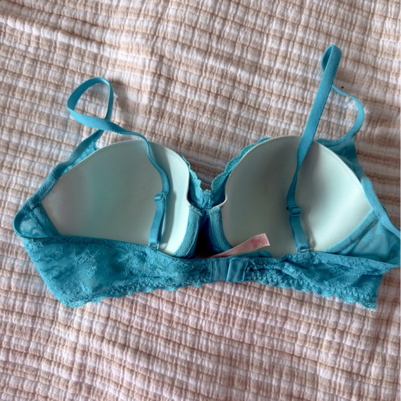 Victoria's Secret Turquoise Lined Lace Bra - Picture 2 of 3